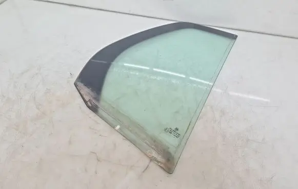 Volkswagen Golf V Rear vent window glass AS2