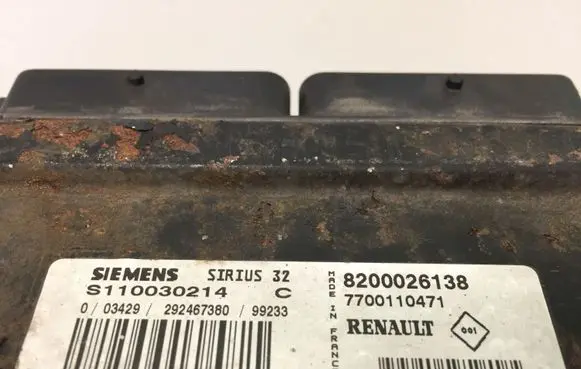 Renault Scenic I Engine control unit/module 7700110471 8200026138 S110030214
