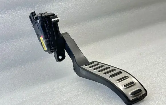 Porsche Cayenne (9PA) Accelerator throttle pedal 7L0723507D