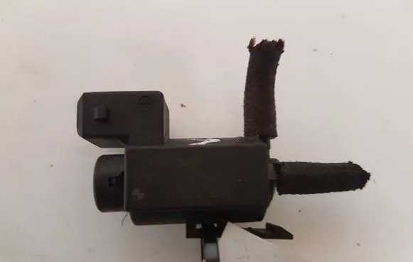BMW 5 E60 E61 Turbo solenoid valve 70231800 7810831