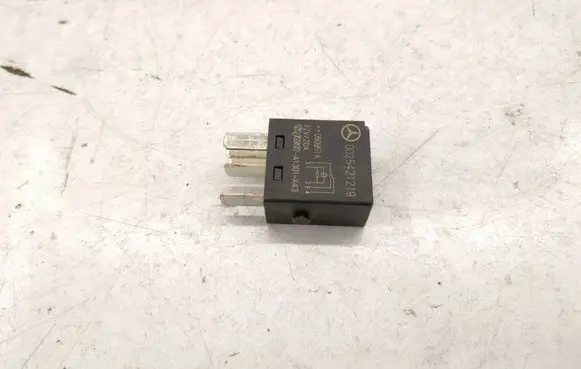 Mercedes-Benz C W203 Cruise control relay A0025421219 0025421219