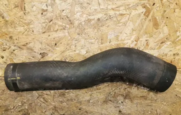 Toyota Avensis T220 Intercooler hose/pipe 011114