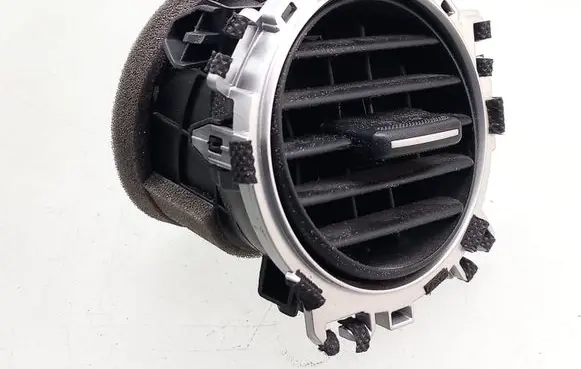 Hyundai i10 Dash center air vent grill 84740B9300