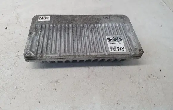 Toyota Yaris Engine control unit/module 896610U230