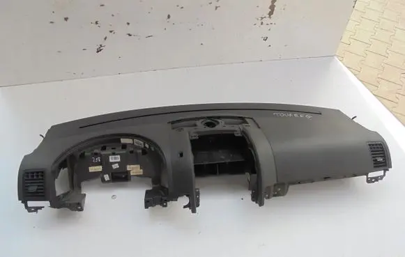 Volkswagen Touareg I Dashboard DESKAKONSOLA