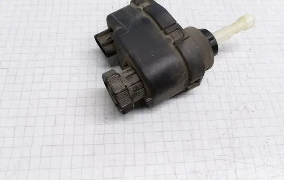 Opel Omega A Headlight level adjustment motor 0132008306 0132008306882