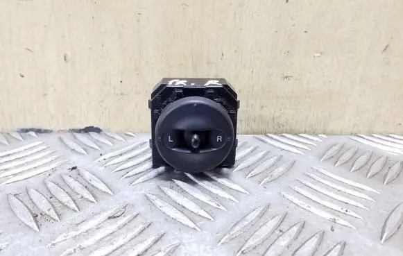 KIA Sorento Wing mirror switch