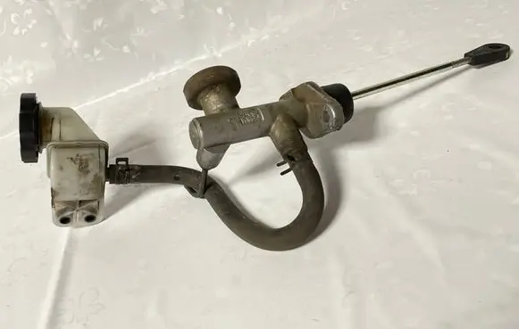Chevrolet Captiva Clutch master cylinder C05100806