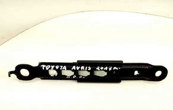 Toyota Auris E180 Seat belt height adjuster F515003