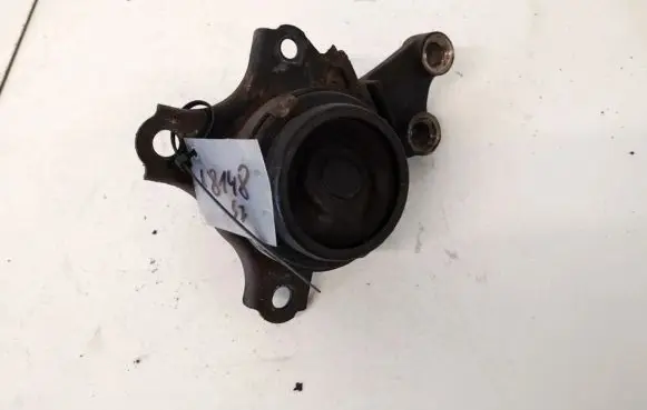Honda FR-V Engine mount bracket