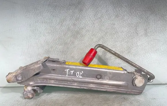 Audi TT Mk1 Lift Jack 8n0011031b