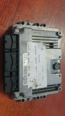 Citroen C4 I Engine control unit/module 9662670780