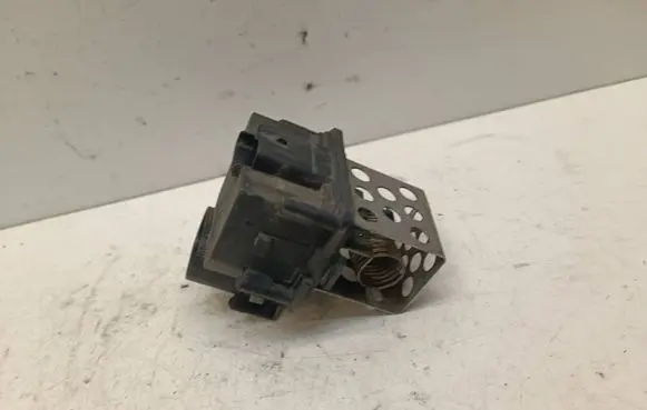 Peugeot 308 Coolant fan relay 9649247680 8241001