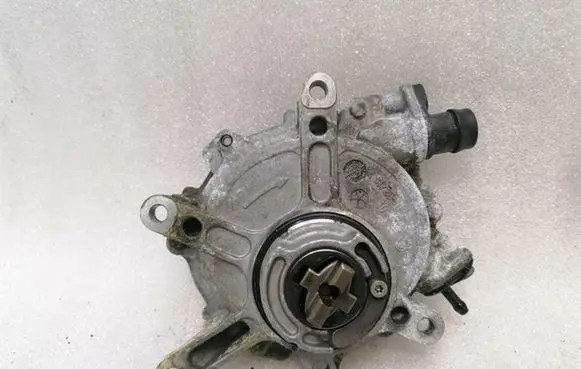 Mercedes-Benz CLS C218 X218 Vacuum pump A2780105703 A2762300065