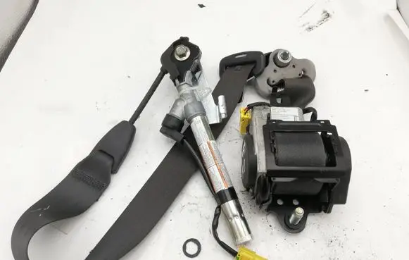Honda CR-V Front seatbelt 608200000A A81450SWWE0B