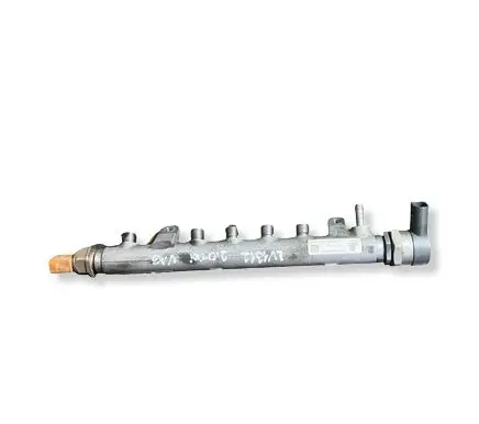 Volkswagen Touran I Fuel main line pipe 03L130089 057130764H