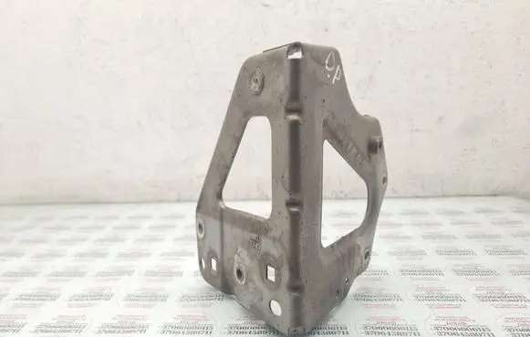 Audi A6 S6 C6 4F Fender mounting bracket 4F0821136A