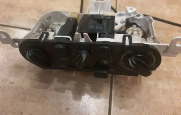 Mazda 323 Climate control unit B25FE 9D23