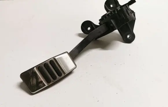 Ford Mustang V Accelerator throttle pedal CR339F836AA