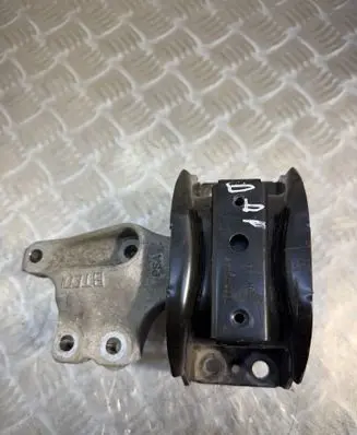 Engine mount bracket