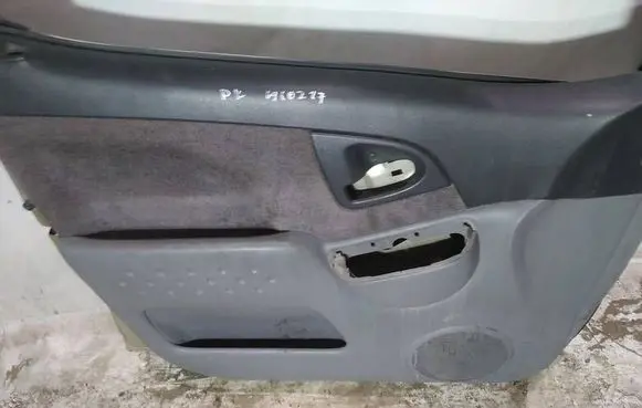Toyota Yaris Verso Front door card panel trim