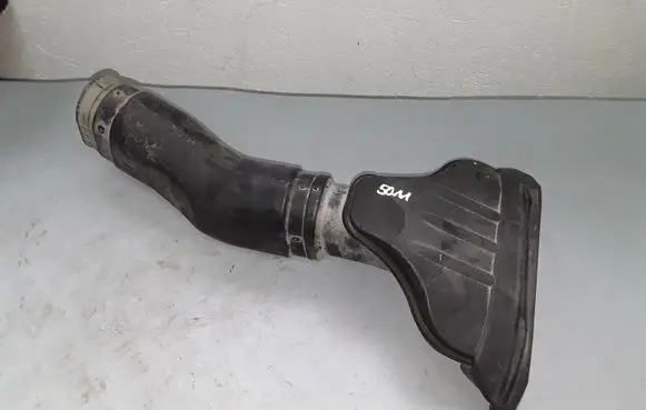 KIA Carens II Air intake duct part 282101D300