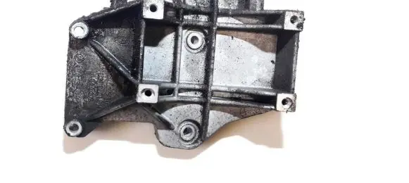 Audi A4 S4 B5 8D Engine mounting bracket 058260885c