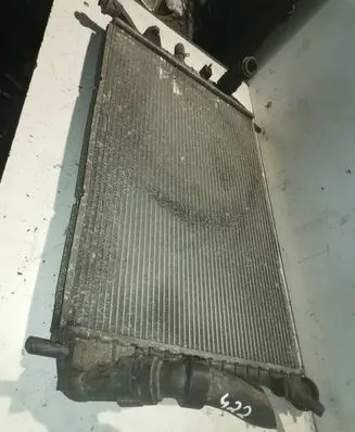Ford Mondeo Mk III Coolant radiator 2S718C342DF
