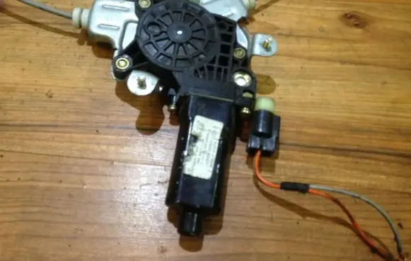 Hyundai Getz Front door window regulator motor 98810c300 98810-c300