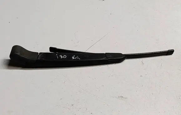 Hyundai i30 Rear wiper blade arm F02AW6F21