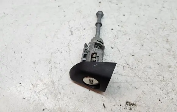 Peugeot Expert Front door lock (next to the handle) 