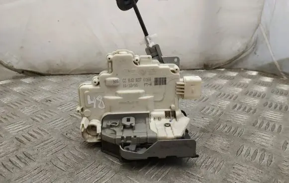 Porsche Cayenne (92A) Front door lock 8J2837016A