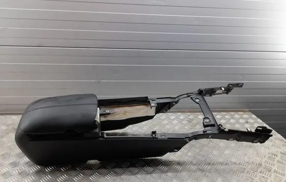 Ford Mustang VI Center console FR3B63044B90B