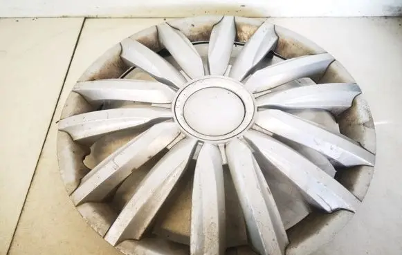 Volkswagen Golf IV R14 wheel hub/cap/trim 