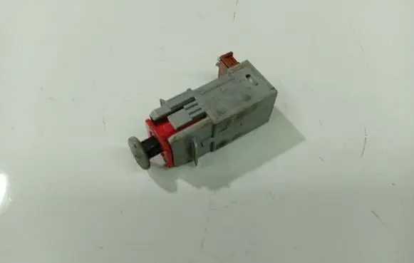 Opel Zafira B Brake pedal sensor switch 869619858