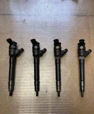 Nissan Qashqai Fuel injectors set 0445110546
