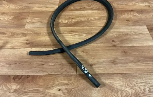 Ford Focus Rubber seal front coupe door window 4M5116770AB 4M5116770