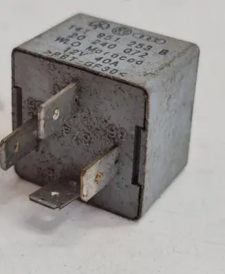 Volkswagen PASSAT B5 Other relay 141951253B PBTGF30 12V40A