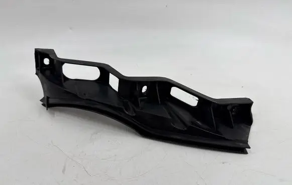 Volkswagen PASSAT B6 Front bumper mounting bracket 3C0807889