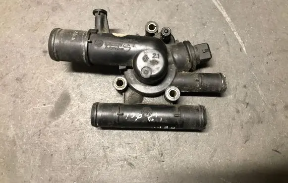 Renault Laguna II Thermostat/thermostat housing