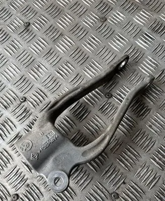 BMW 5 G30 G31 G38 Lower shock absorber bracket 686120003