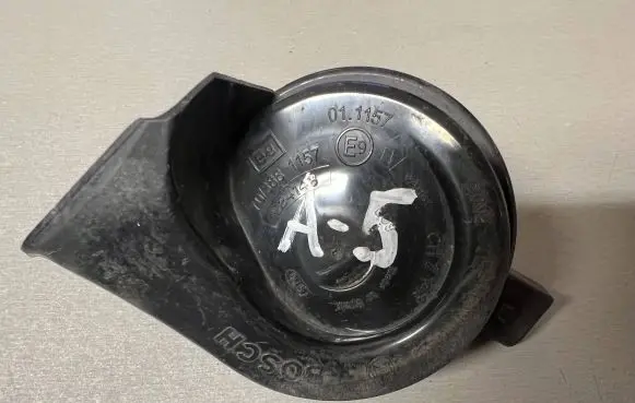 Audi A3 S3 8P Horn signal 8P0951221