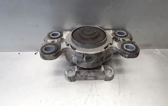 Volvo V70 Engine mount bracket 8G9N7M121BA00