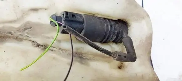 Volkswagen PASSAT B5 Windscreen/windshield washer pump