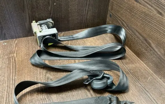 Skoda Fabia Mk1 (6Y) Front seatbelt 6Y0857702 6Y0857702A