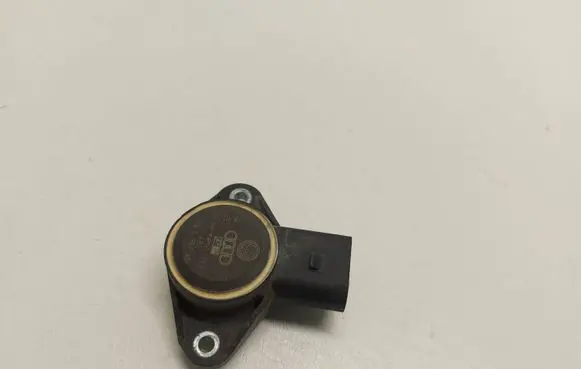 Volkswagen Golf V Throttle valve position sensor 03C907386