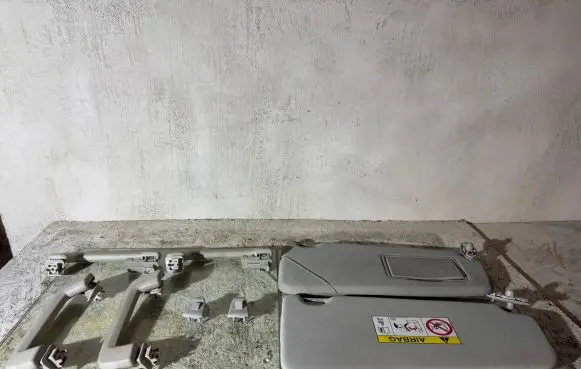 Ford Galaxy A set of handles for the ceiling 