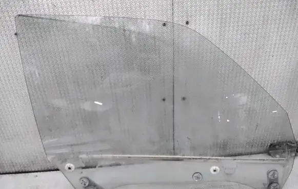 Subaru Forester SF Front door window glass four-door 43R00020