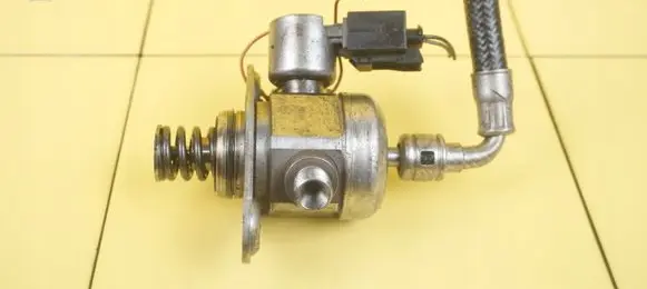Mini Cooper Countryman R60 Fuel injection high pressure pump 7630644 N18B16A