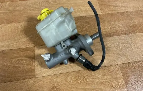 Porsche Cayenne (9PA) Master brake cylinder 03350884921 03350884011